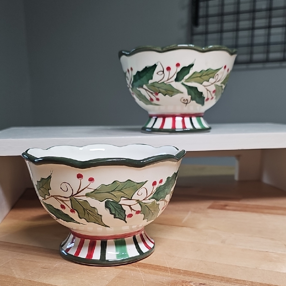🎄Certified Int'l Ninette Parisi Holly Berry Holiday Footed Bowls (Set of 2)